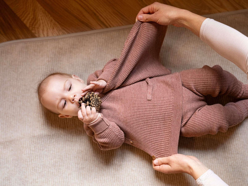 Kleines Set Wickeljacke & Latzhose