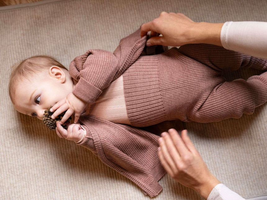 Kleines Set Wickeljacke & Latzhose