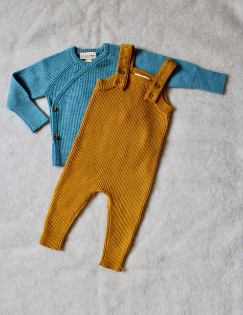 Kleines Set Wickeljacke & Latzhose