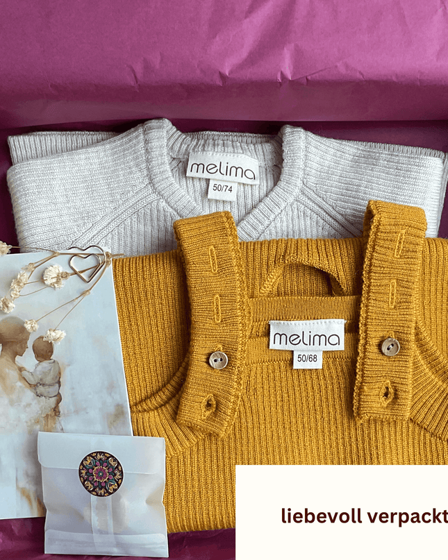 Kleines Set Wickeljacke & Latzhose